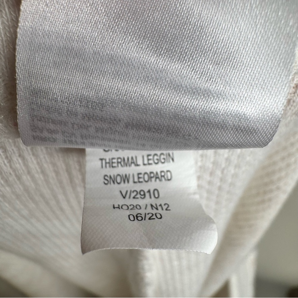 Old Navy Thermal Leggings Snow Leopard Animal Print Pajama Pants L - Picture 16 of 16